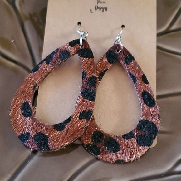 Animal print earrings wire - Picture 2 of 3